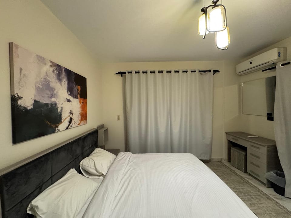 Bed, Photo of the whole room, Bedroom, air conditioner