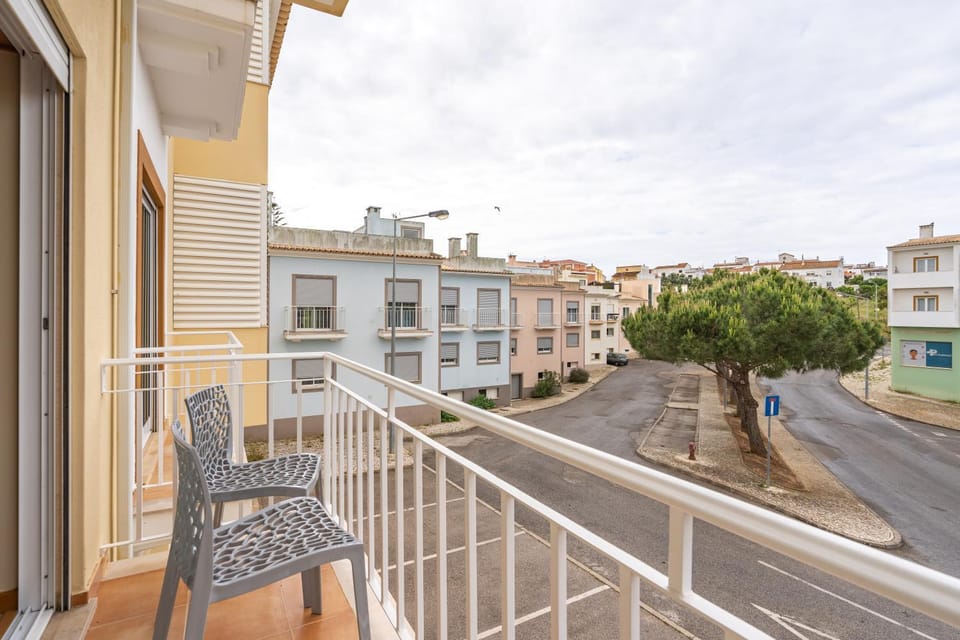 Property building, View (from property/room), Balcony/Terrace, City view