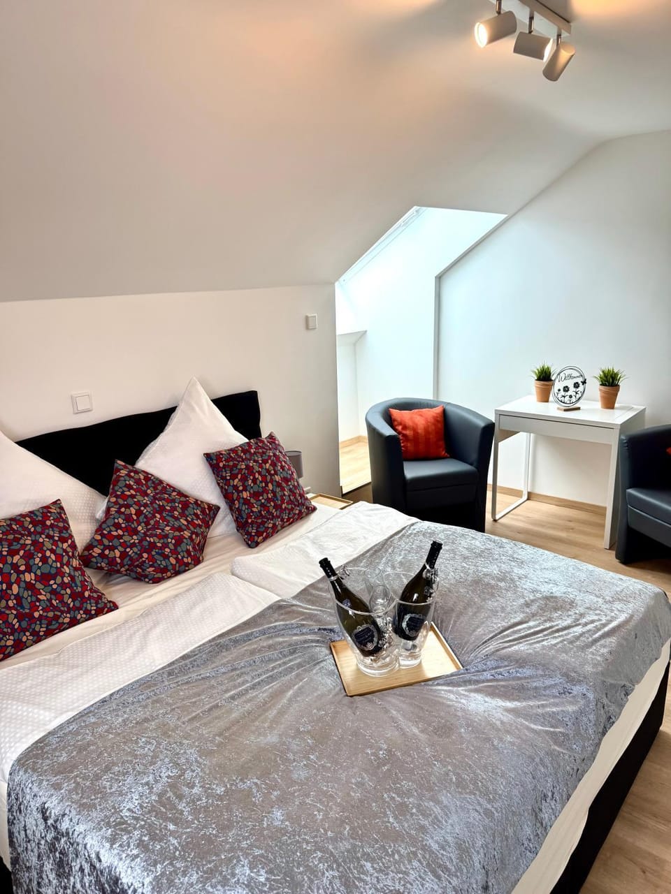 Bed, Seating area, Bedroom