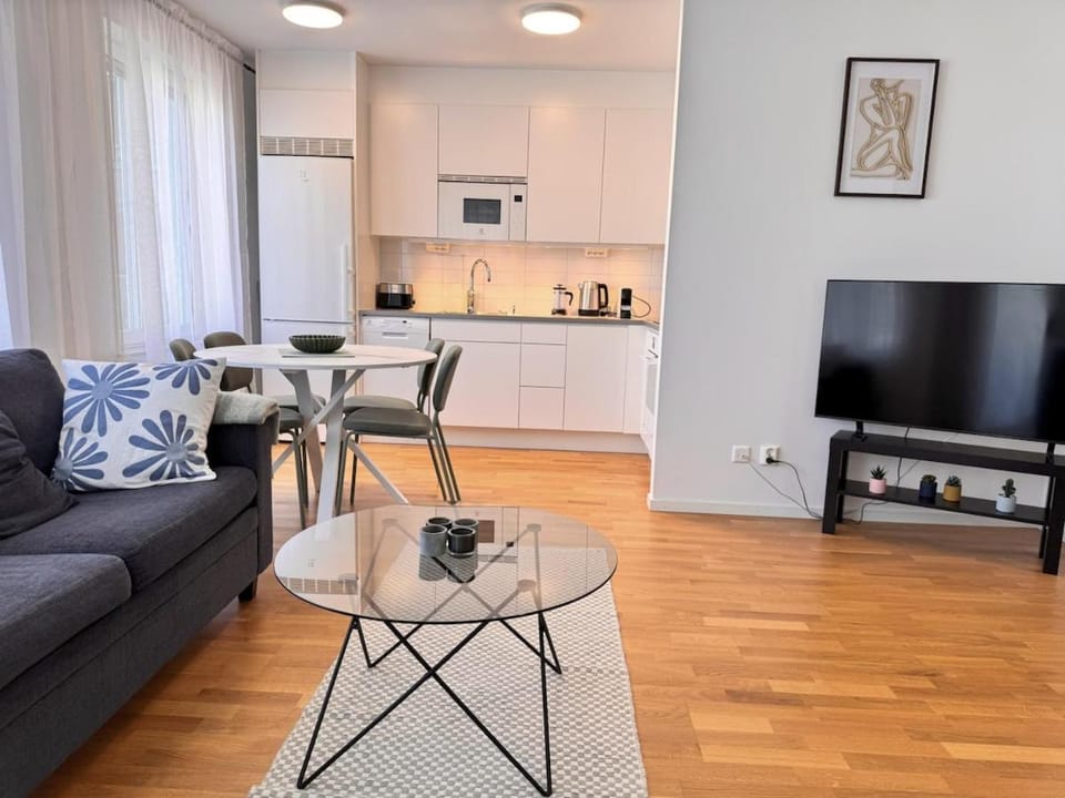 Communal lounge/ TV room, Dining area, Evening entertainment