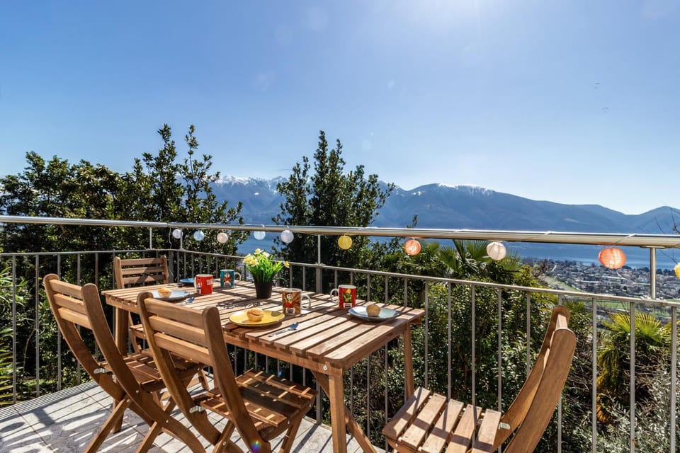 Day, Natural landscape, View (from property/room), Balcony/Terrace, Dining area, Lake view, Mountain view