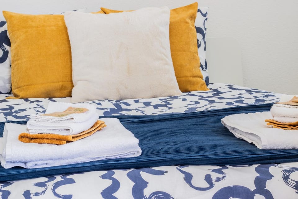 Bed, Photo of the whole room, Bedroom, towels
