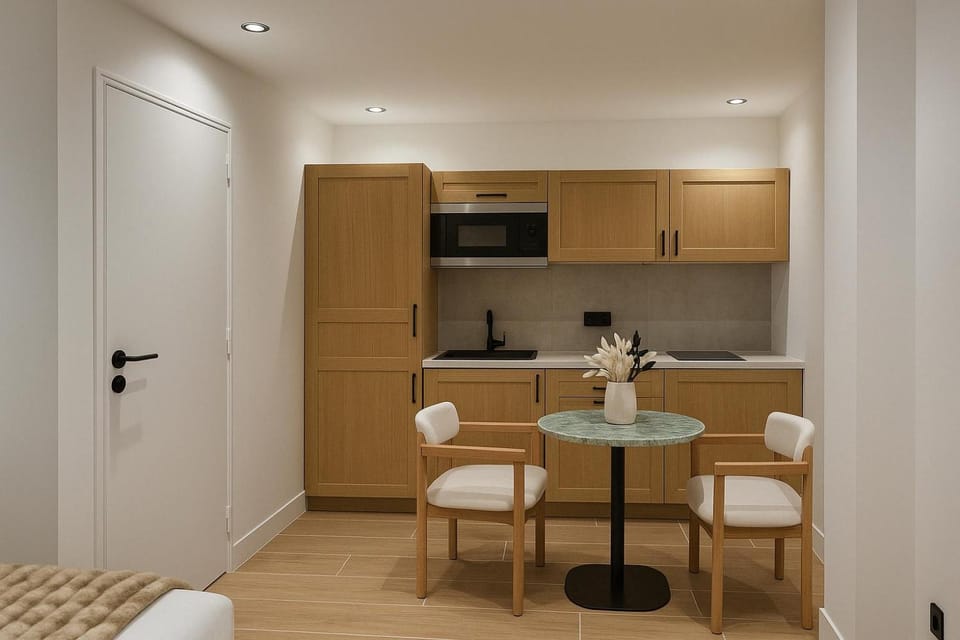 Kitchen or kitchenette, Dining area