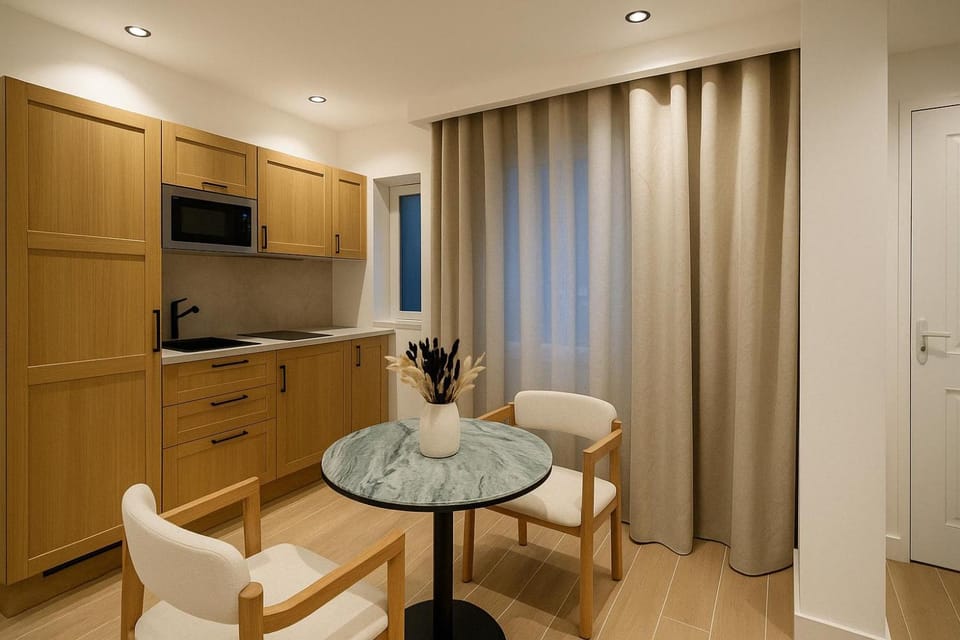 Kitchen or kitchenette, Dining area