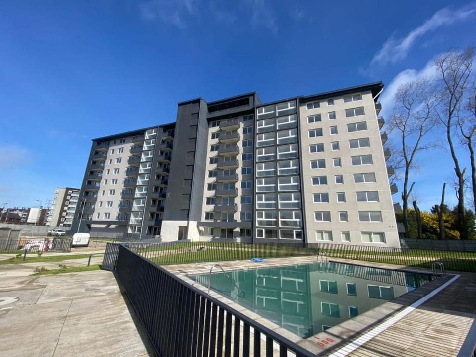 Property building, Day, Swimming pool