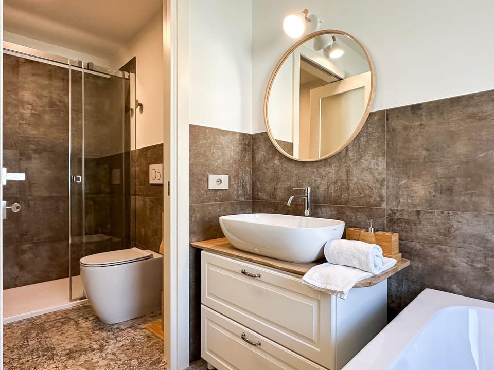 Shower, Toilet, Bathroom, Bath