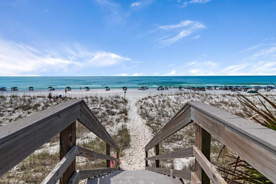 Capri by the Gulf 108 - Beachy Keen Bungalow House in Destin