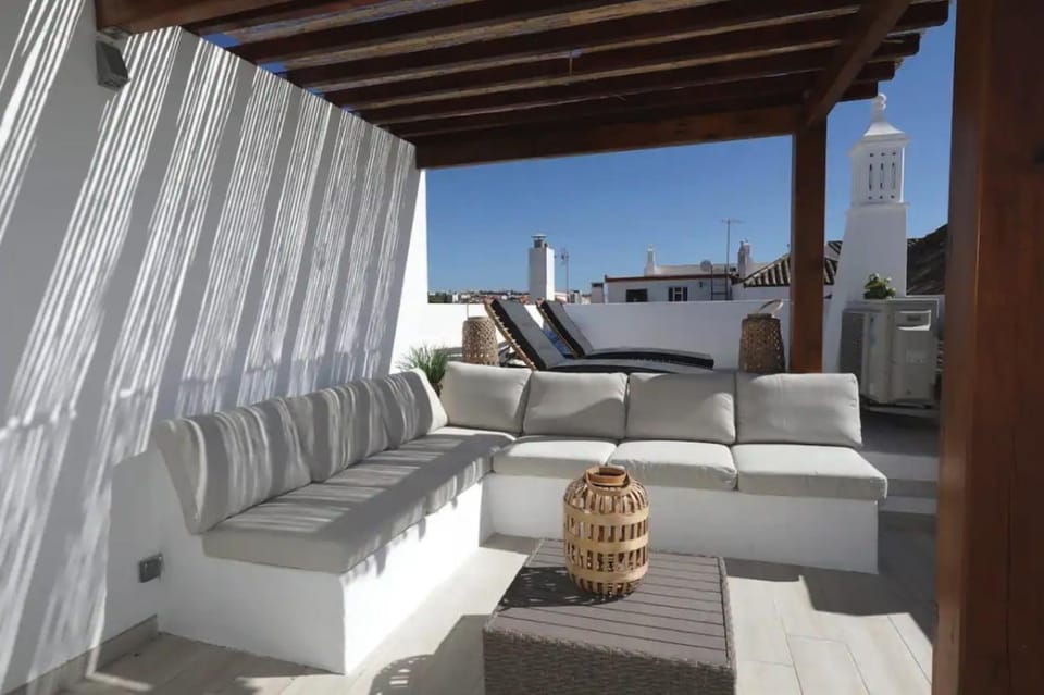 Property building, Balcony/Terrace, Living room