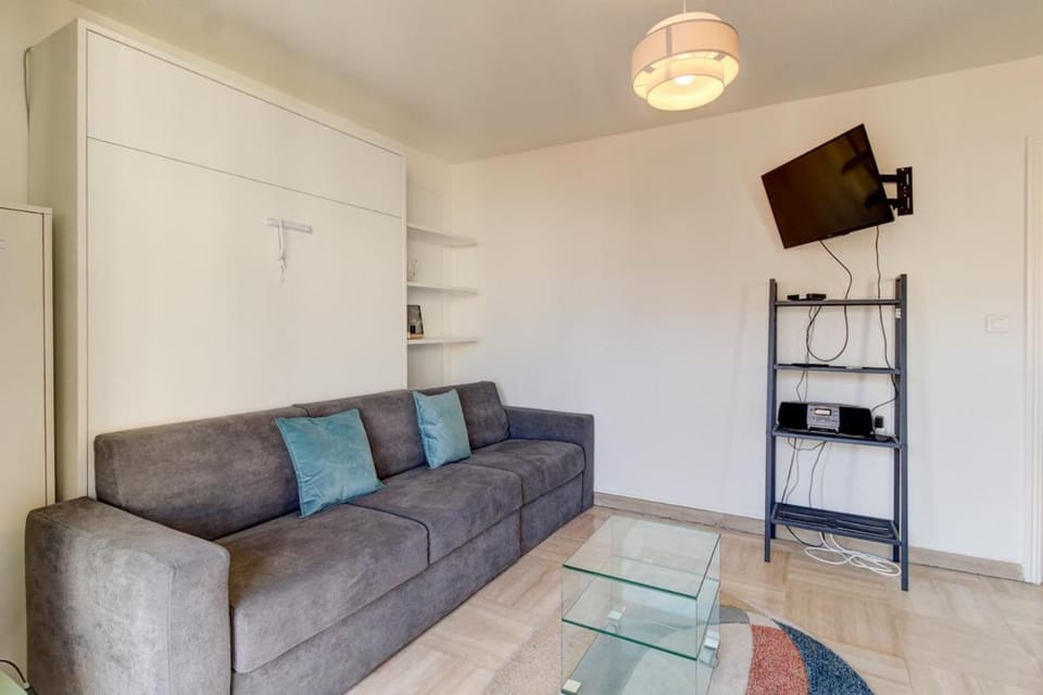 Cozy Studio Apt with balcony close to Garibaldi Apartment in Nice