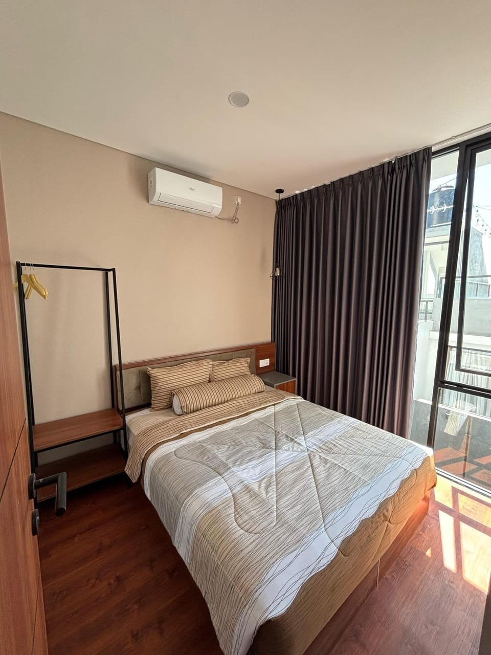 Bed, Bedroom, air conditioner