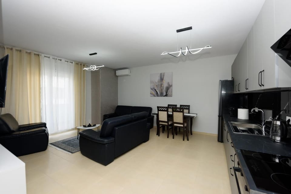 TV and multimedia, Coffee/tea facilities, Living room, Seating area, Dining area, minibar