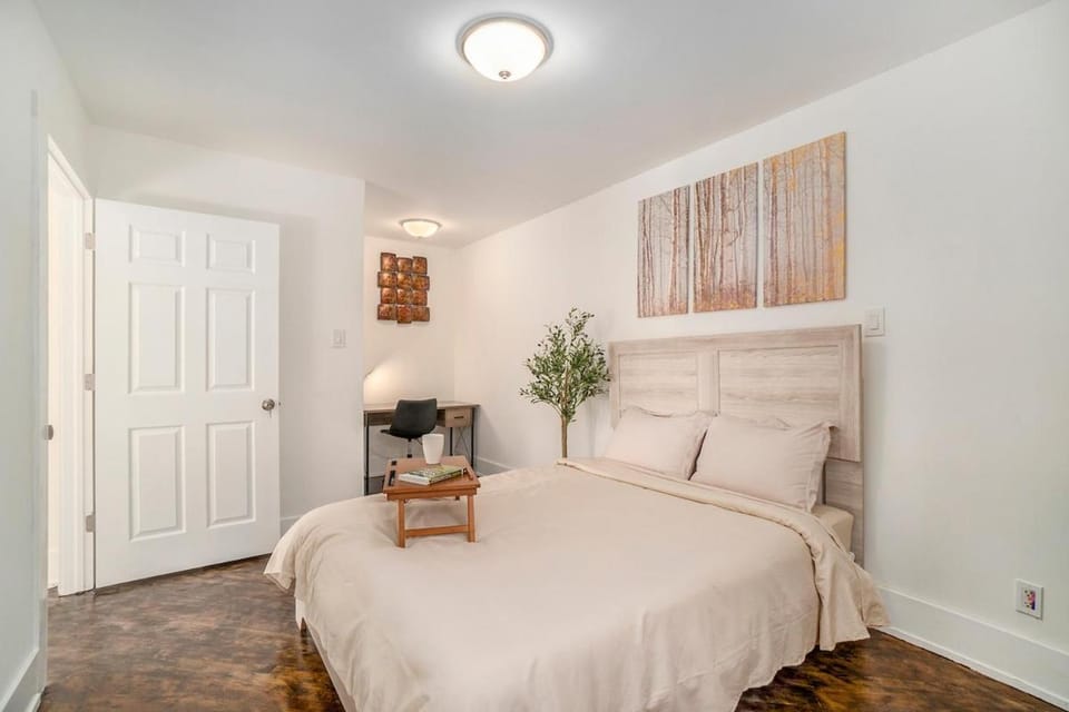Private 3 Bedrooms Downtown Ottawa w Balcony Apartment in Gatineau