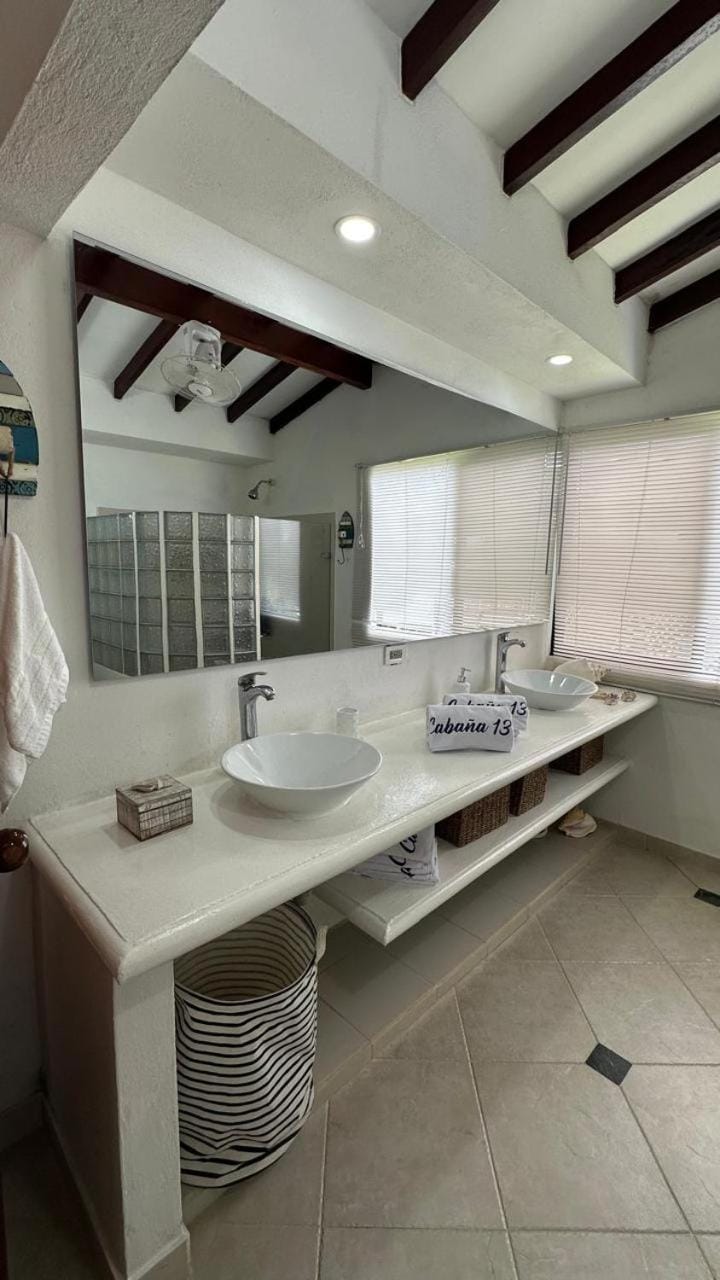 Lujosa cabana con piscina playa y servicio House in Santiago de Tolú