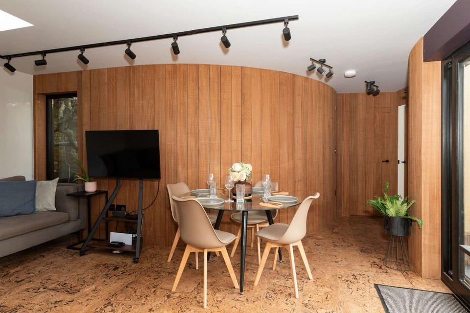 TV and multimedia, Living room, Dining area