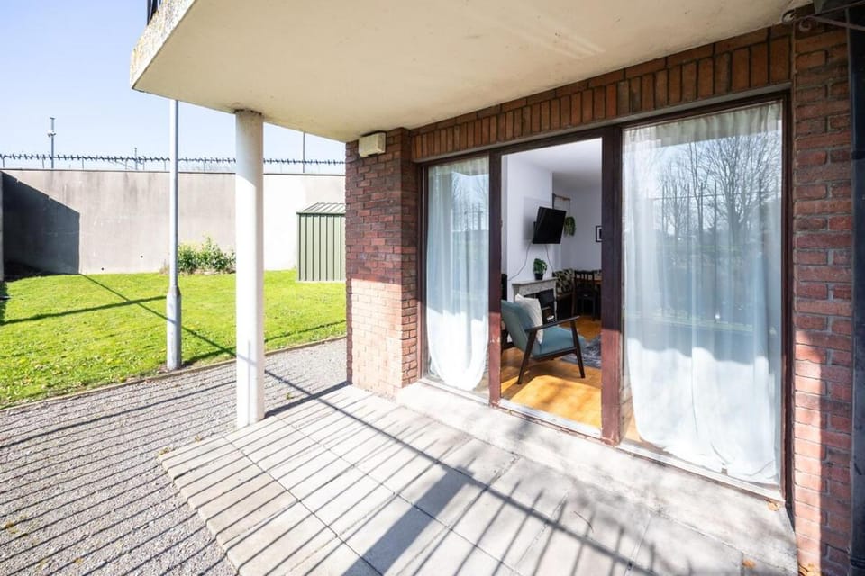 Chic 2Bed With Canal Views-15 Min To Kilmainham Gaol Apartment in Dublin