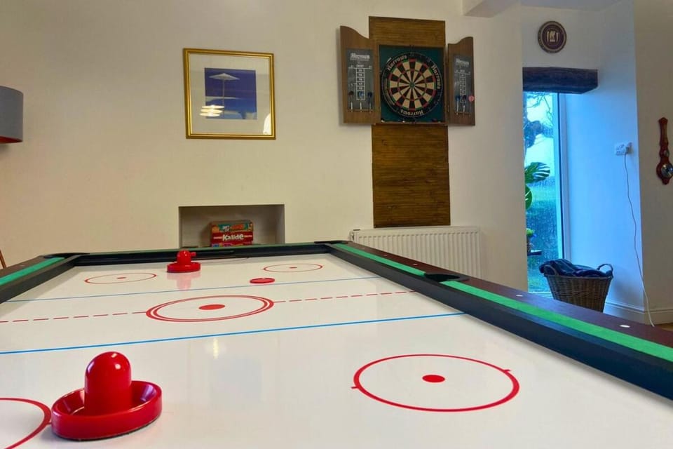 Secluded Hot Tub, Pool, Escape House in Copeland District