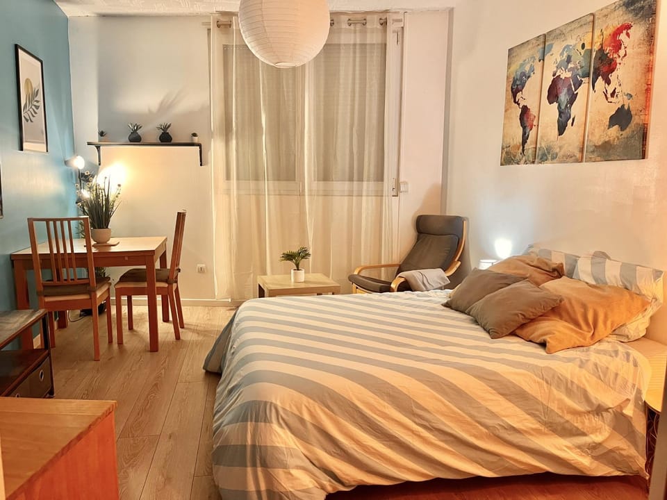Bed, Living room, Photo of the whole room, Dining area, Bedroom