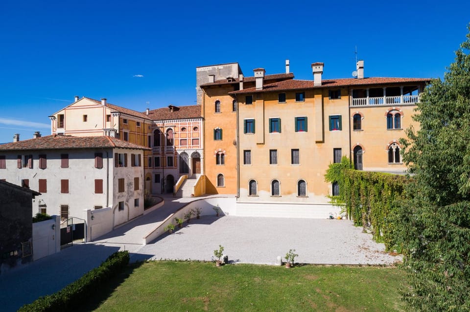 Property building, Garden view, Landmark view