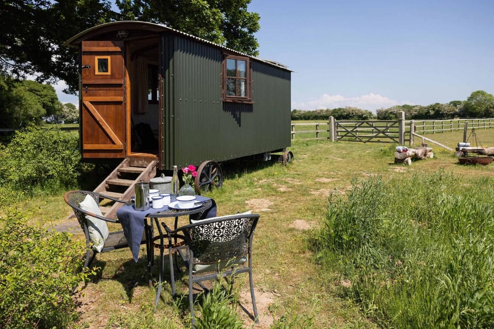 Harbour Ranch Hut - Rustic Countryside Escape House in Chichester District