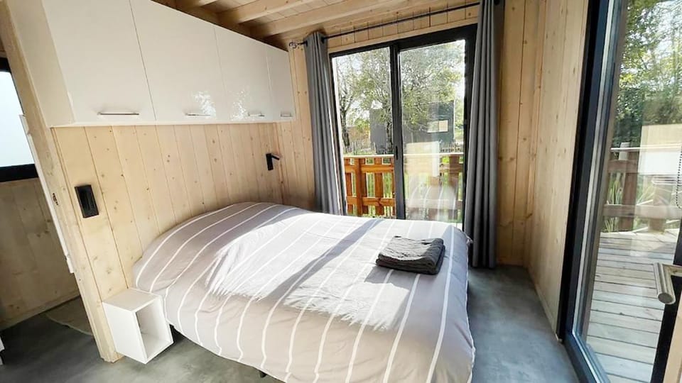 Bed, Balcony/Terrace, Photo of the whole room, Bedroom
