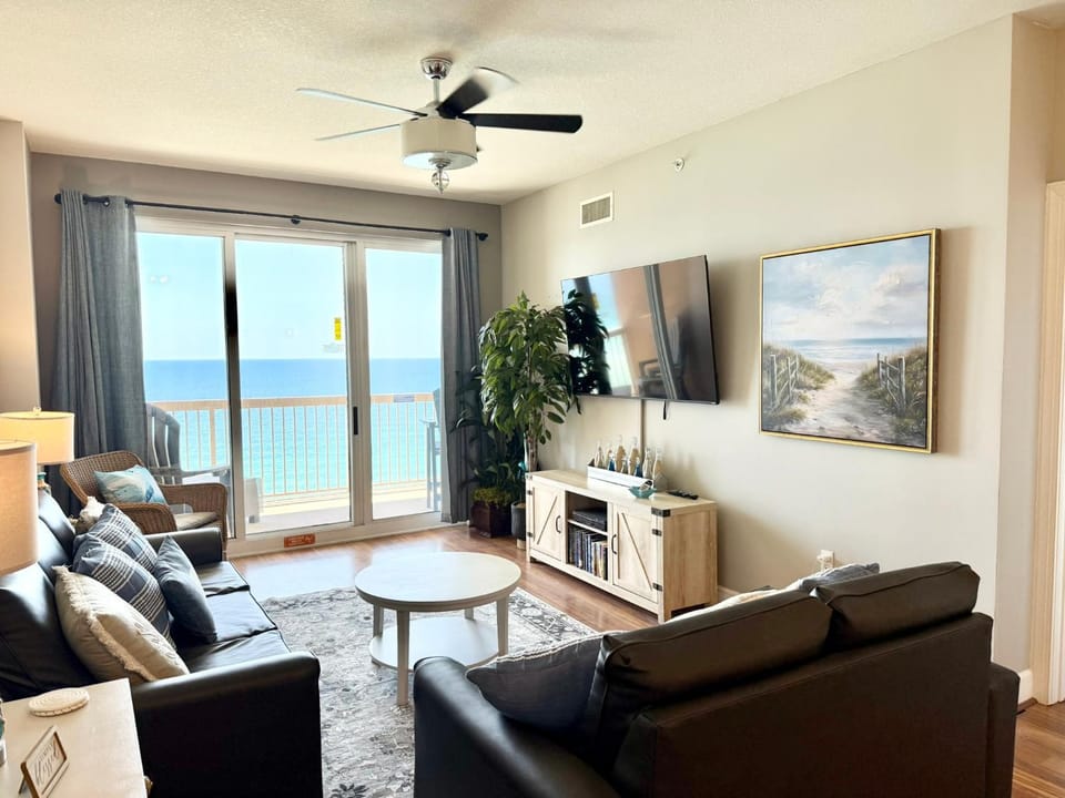 TV and multimedia, Living room, Seating area, Evening entertainment, Sea view