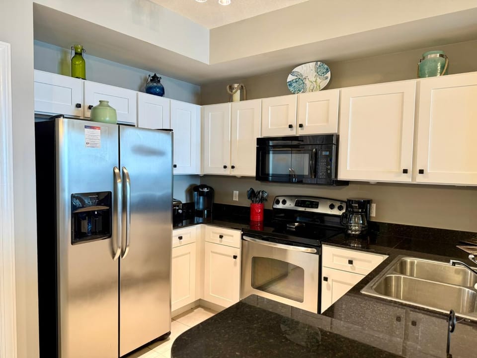 Coffee/tea facilities, Kitchen or kitchenette, dishwasher, oven, stove, toaster