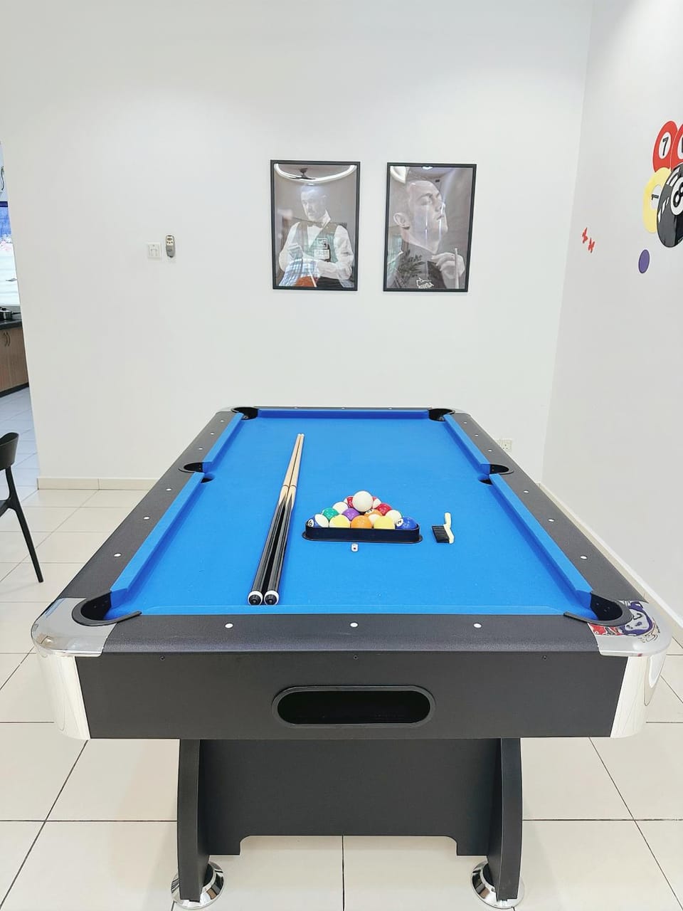 Billiard, Living room, air conditioner