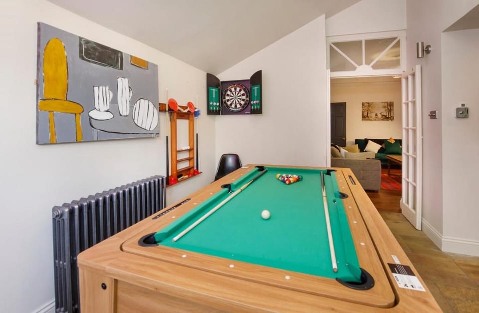 Hot Tub - Pool Table, Central House in York
