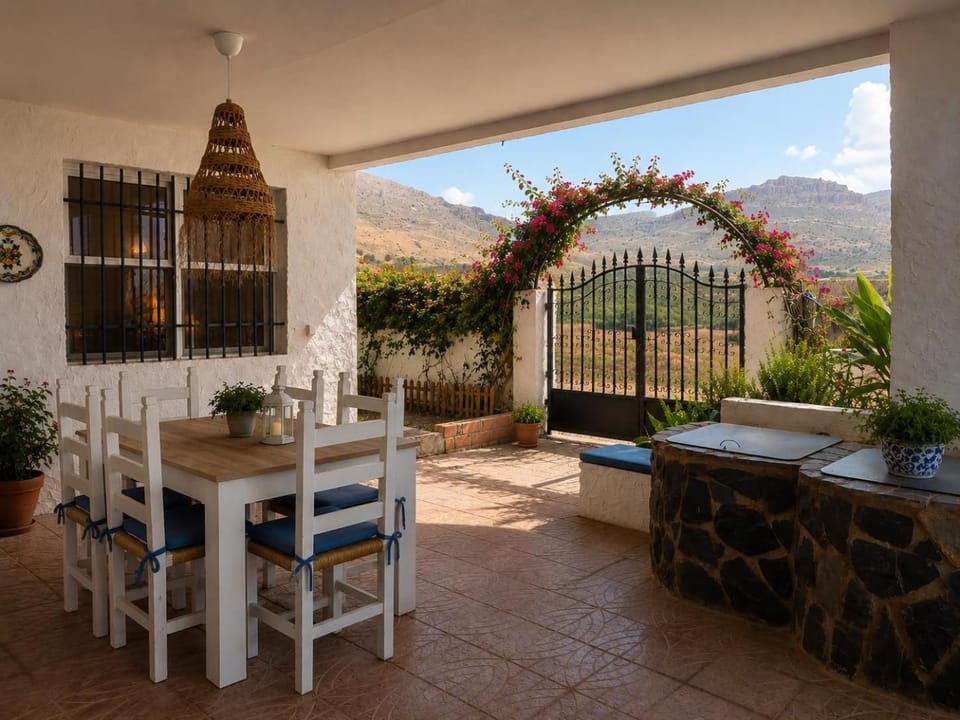 Balcony/Terrace, Dining area, Mountain view