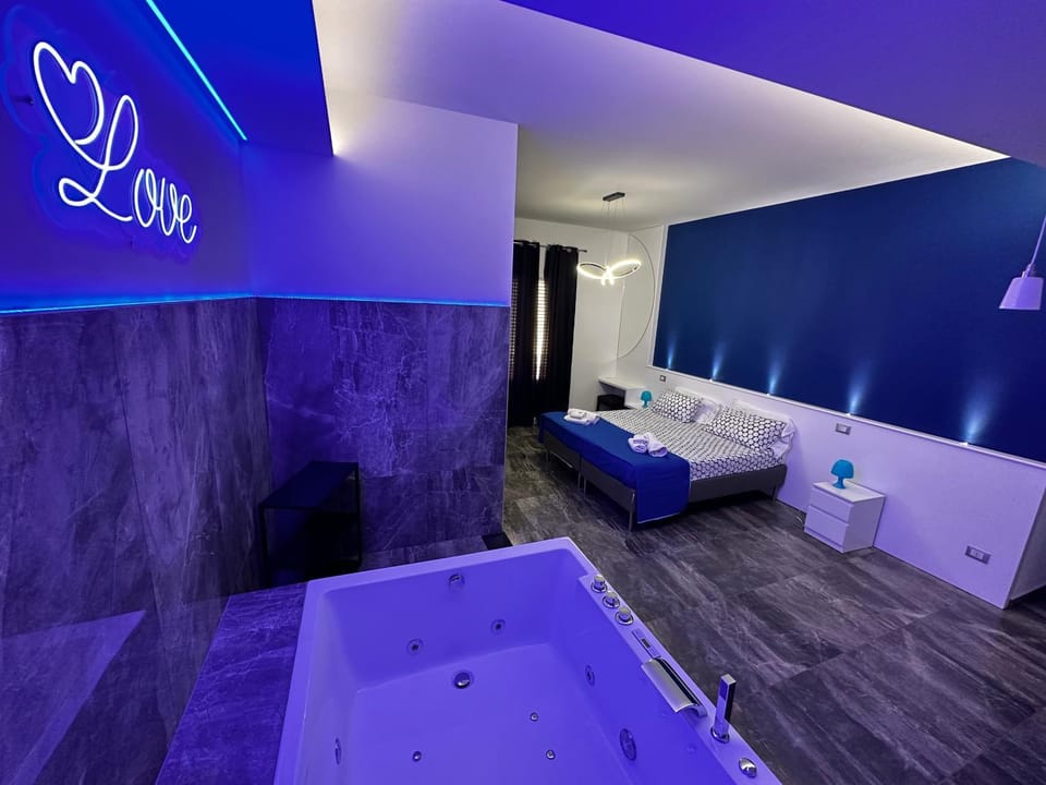 Bed, Hot Tub, Photo of the whole room