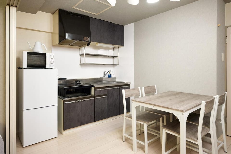 Kitchen or kitchenette, Dining area, stove