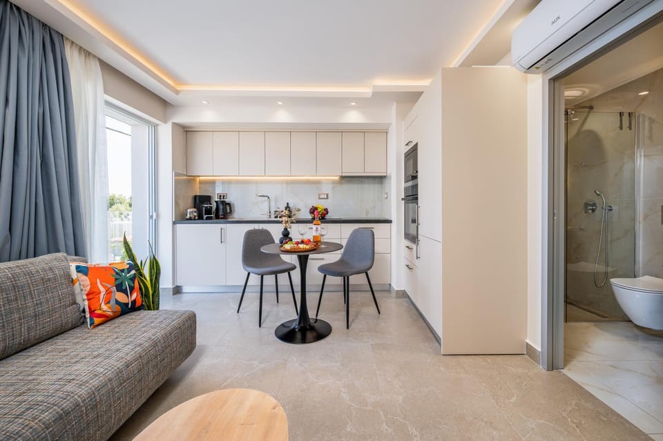 Kitchen or kitchenette, Living room, Dining area