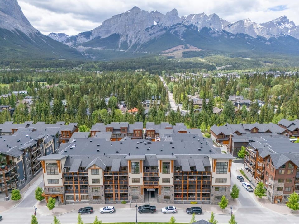 Spring Creek Corner Condo by Canadian Rockies Vacation Rentals Apartment in Canmore