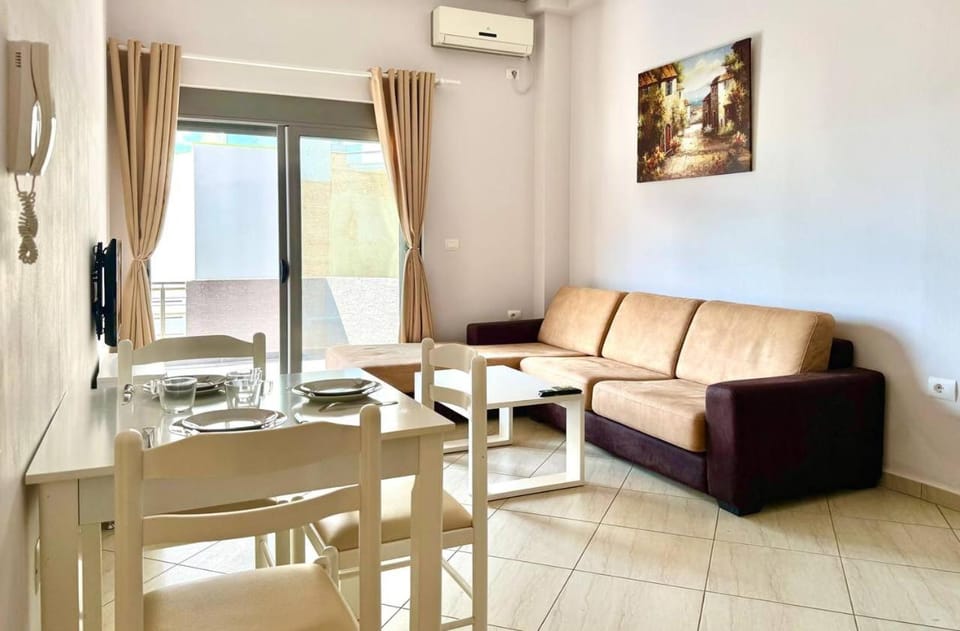 Living room, Seating area, Dining area, air conditioner