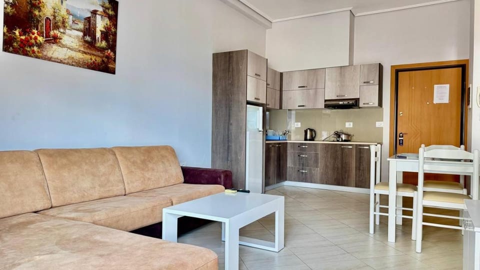 Kitchen or kitchenette, Living room, Seating area, Dining area, stove
