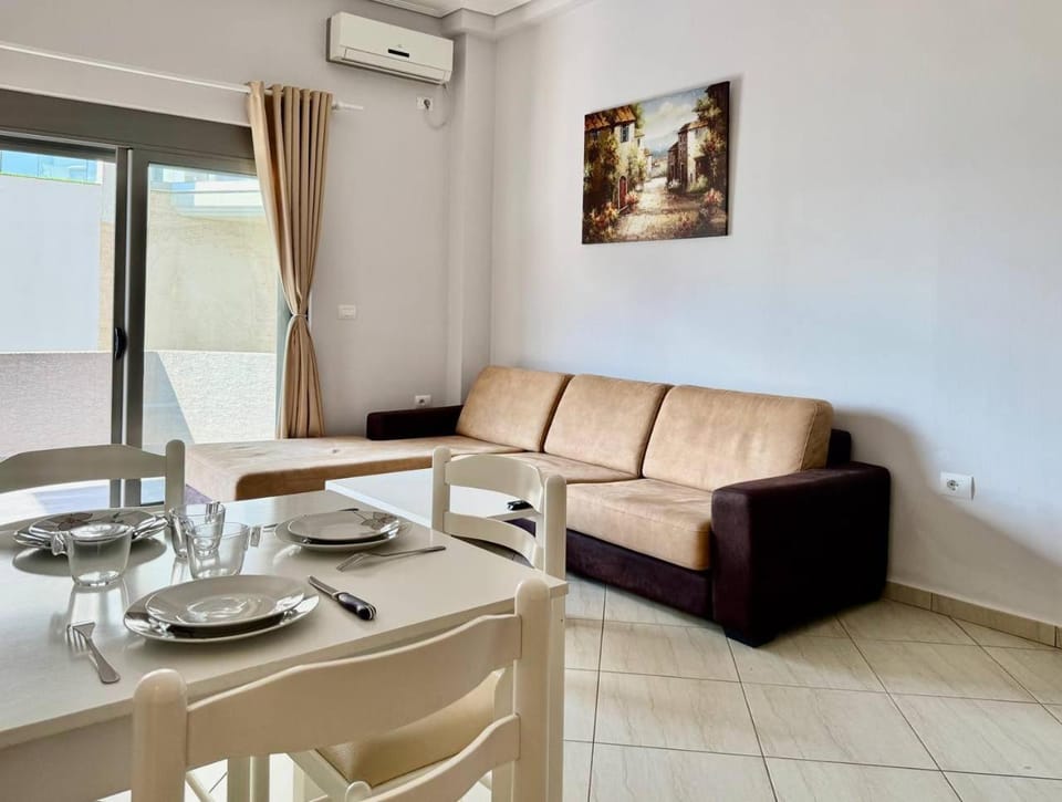 Living room, Seating area, Dining area, air conditioner