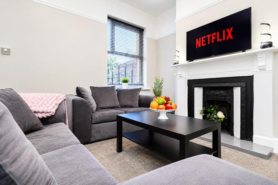Communal lounge/ TV room, TV and multimedia, Living room, Seating area