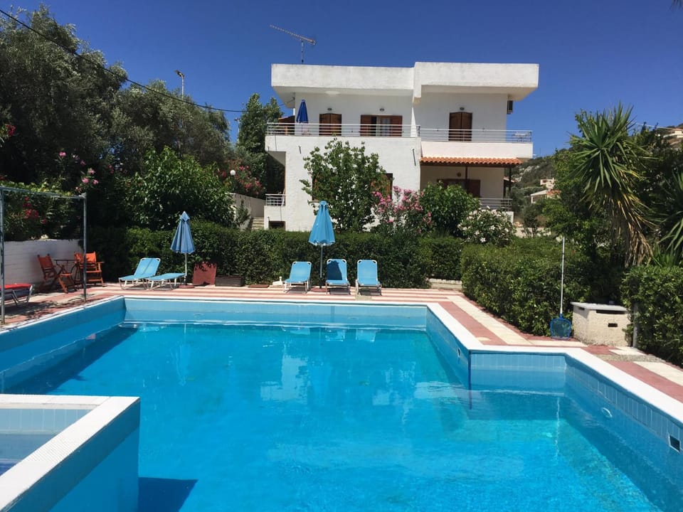 Property building, Garden, Swimming pool