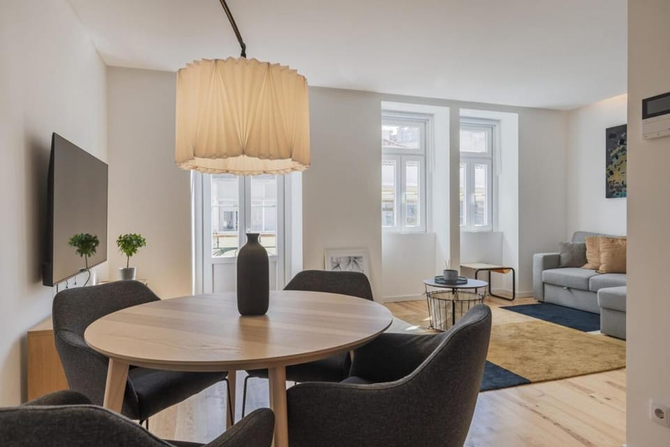 TV and multimedia, Living room, Seating area, Dining area