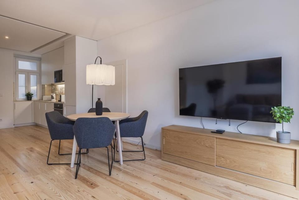 TV and multimedia, Living room, Seating area, Dining area