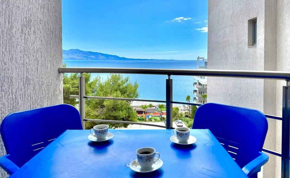 Day, Natural landscape, View (from property/room), Balcony/Terrace, Dining area, Mountain view, Sea view