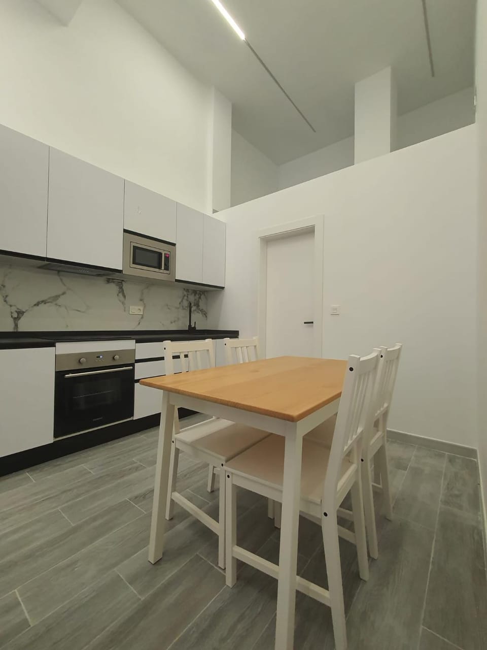 Kitchen or kitchenette, Dining area