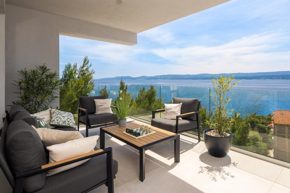 Natural landscape, Balcony/Terrace, Seating area, Sea view