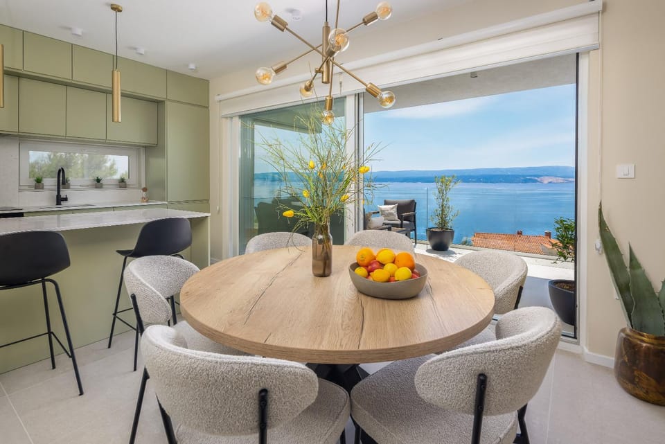 Kitchen or kitchenette, Dining area, Sea view