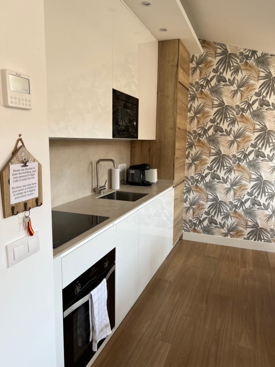 Coffee/tea facilities, Kitchen or kitchenette, stove, toaster