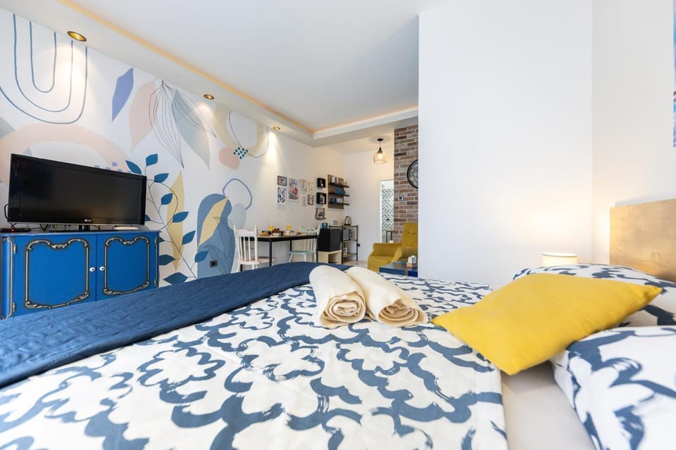 Seating area, Bedroom