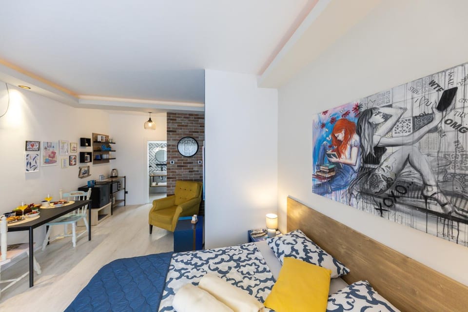 Seating area, Bedroom