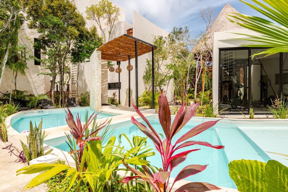 Property building, Day, Garden, Pool view, Swimming pool