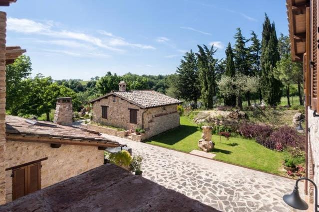Property building, Garden, Area and facilities