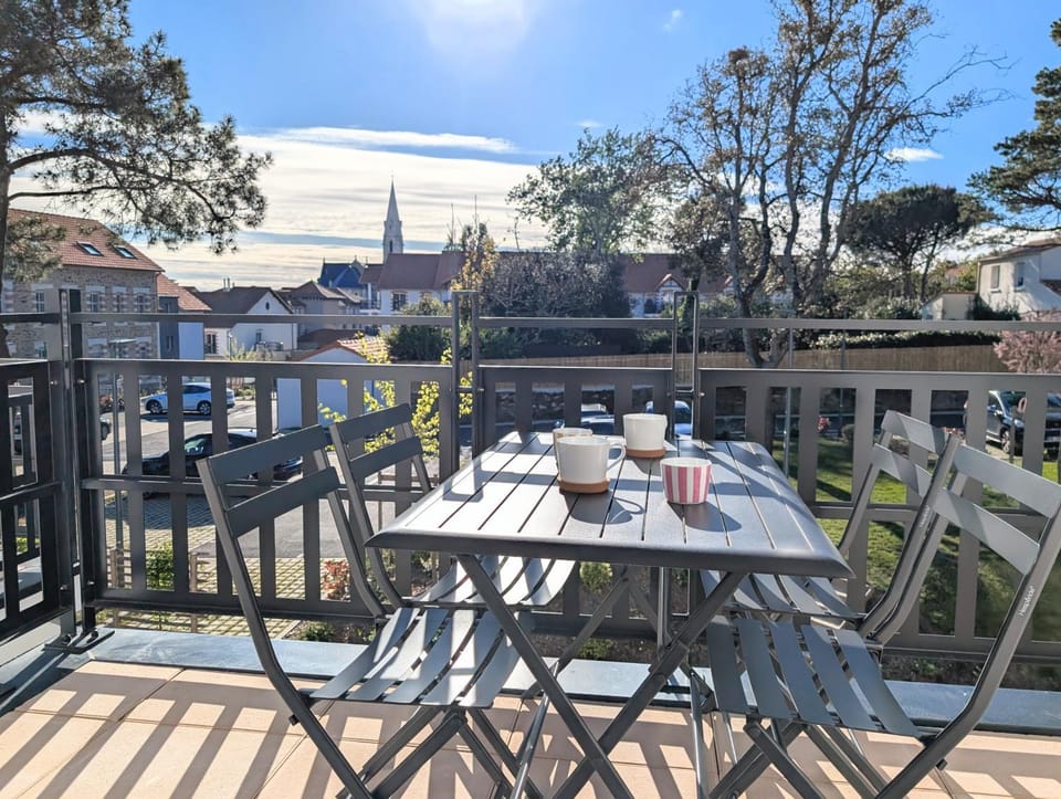 Patio, Day, View (from property/room), Balcony/Terrace, Dining area, Sea view